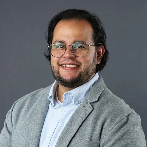 lik Photos Employee – Cesar Ramirez