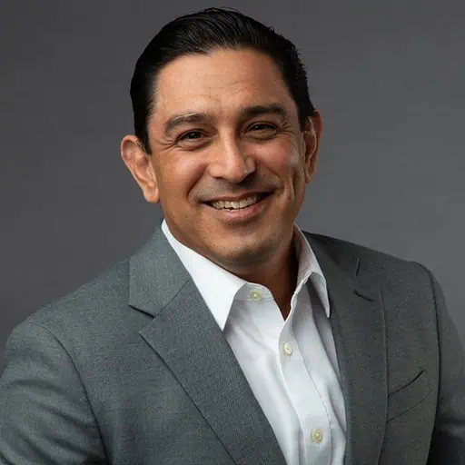lik Photos Employee – Edgar Abarca