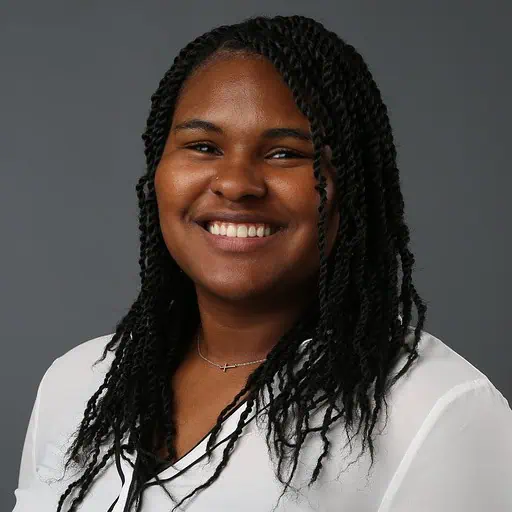 lik Photos Employee – Sarah Hayes